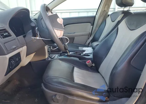 2010 Mercury Milan Premier z USA, uszkodzony, nr VIN 3MEHM0JA0AR625044